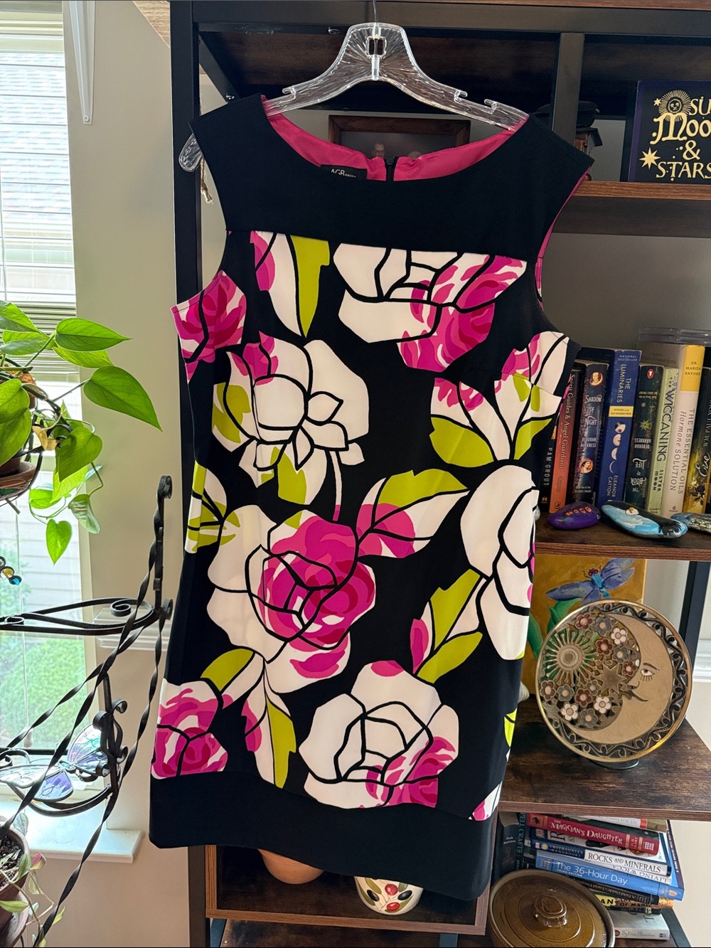 Sleeveless Floral Shift Dress in Black & Pink